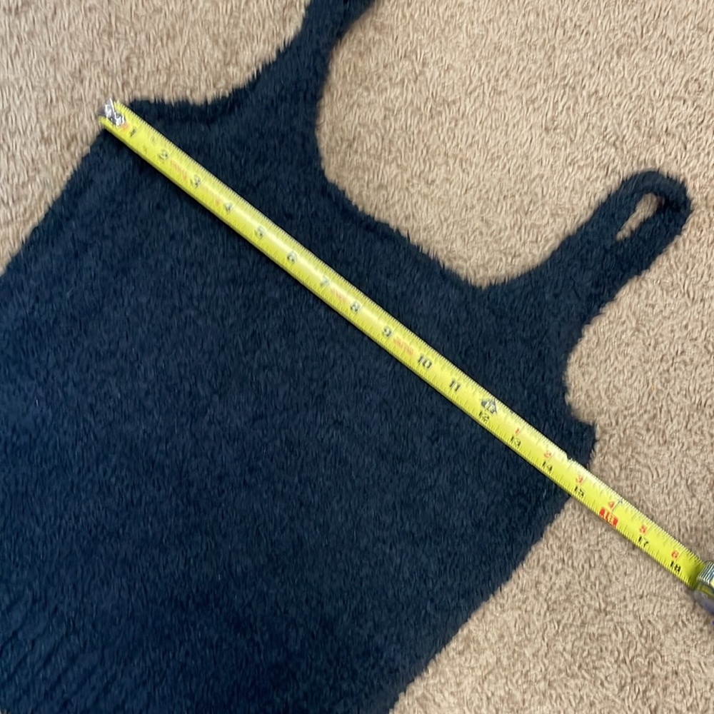 SKIMS Cozy Fuzzy Tank and Shorts Set - Picture 6 of 7